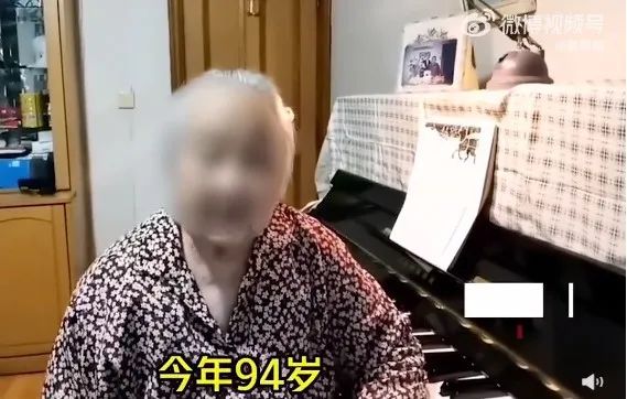 保姆骗老人结婚取老人钱_老人称遭保姆虐待被偷百万 家属回应_卡扎菲儿子虐待保姆