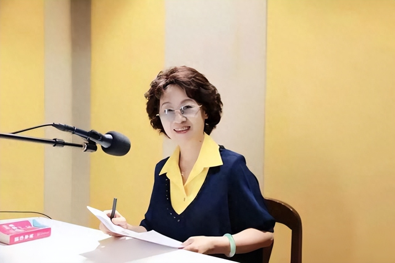 著名主持张悦,在事业巅峰期嫁平凡丈夫,如今她过得怎么样了呢?