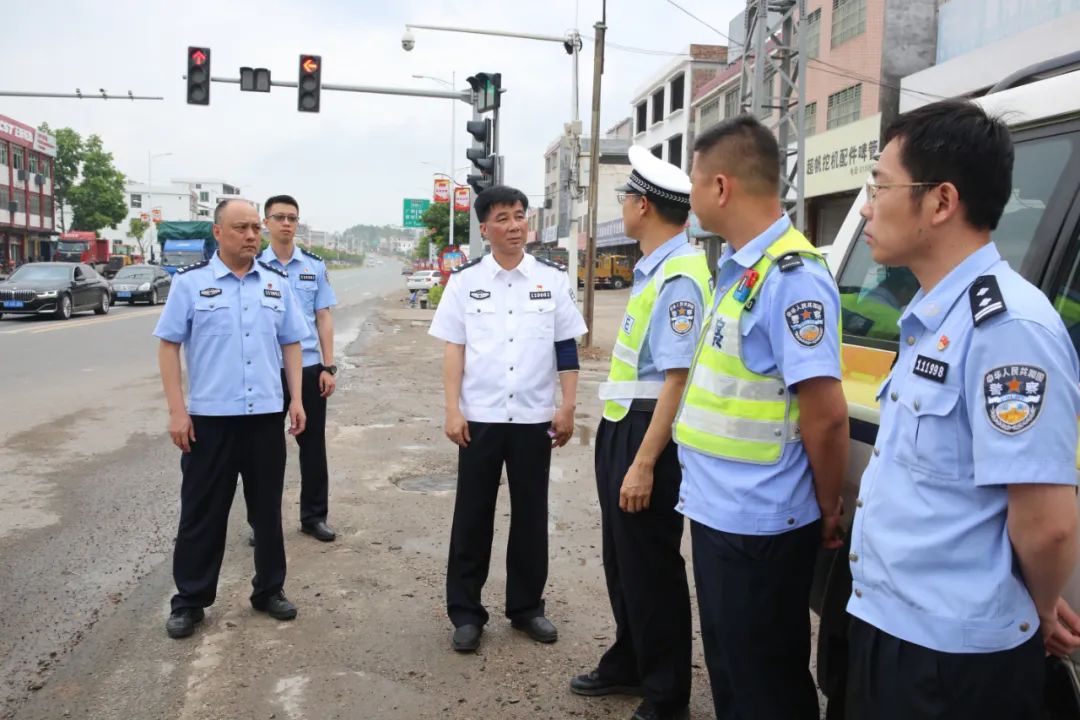 李杭州,曾尚策率队检查节日安保工作