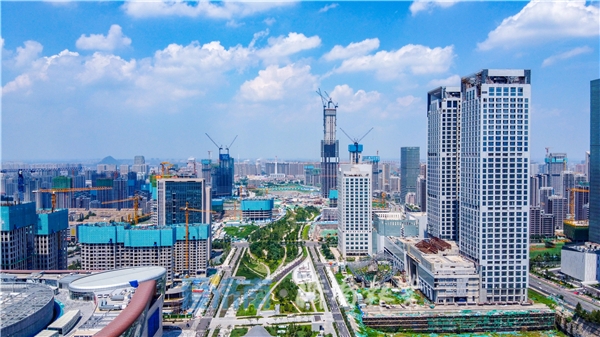 依山伴水,高楼林立,济南报业记者带你眺望中央商务区