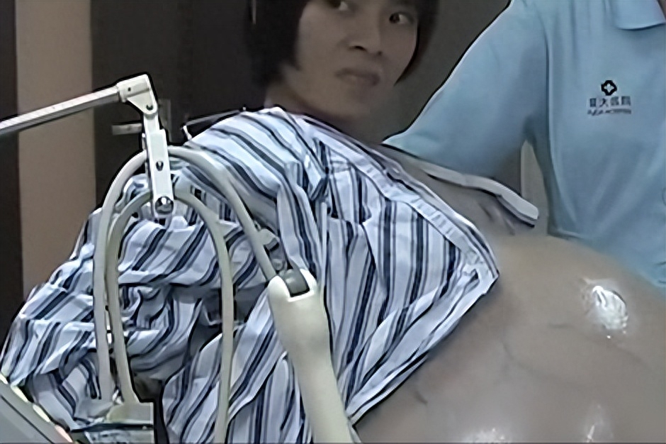 09年广东女子挺55公斤巨肚流浪怀孕12月未生检查却看不见孩子
