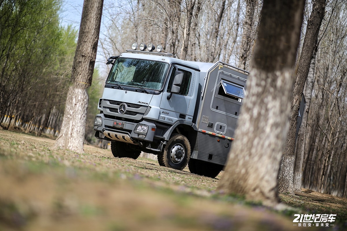 奔驰actros4×4房车图片