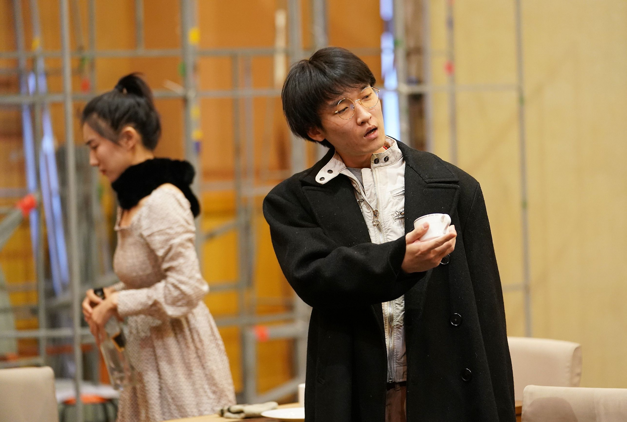 林丛导演人艺今年首部小剧场话剧,探讨"什么是幸福"