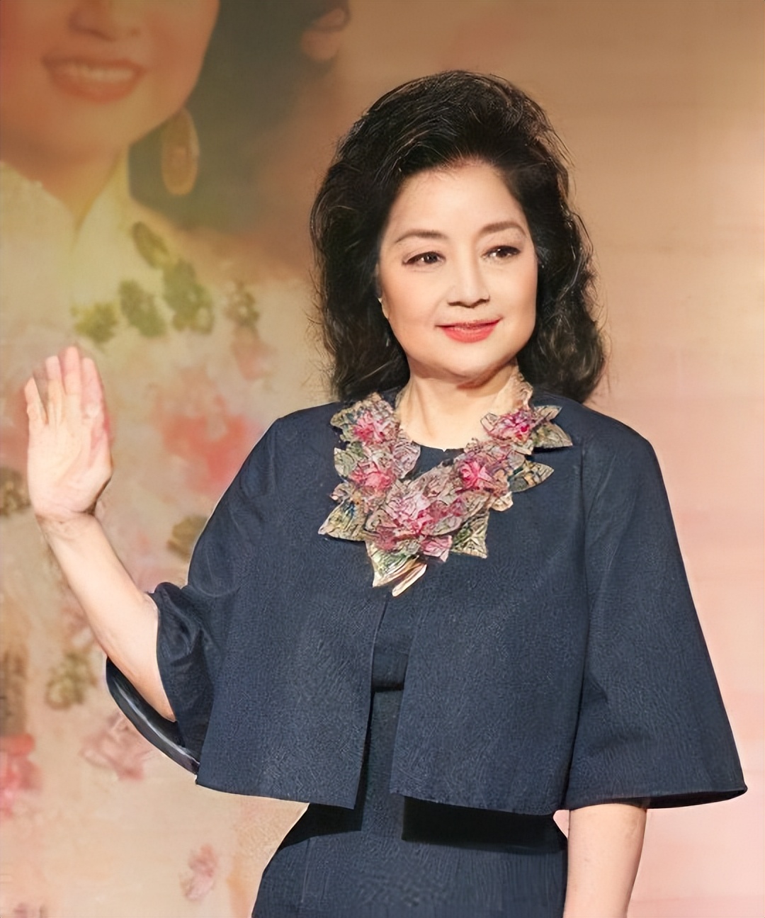 徐小凤:2段婚姻,31岁闪婚不到1年就离婚,只因不愿放弃国籍