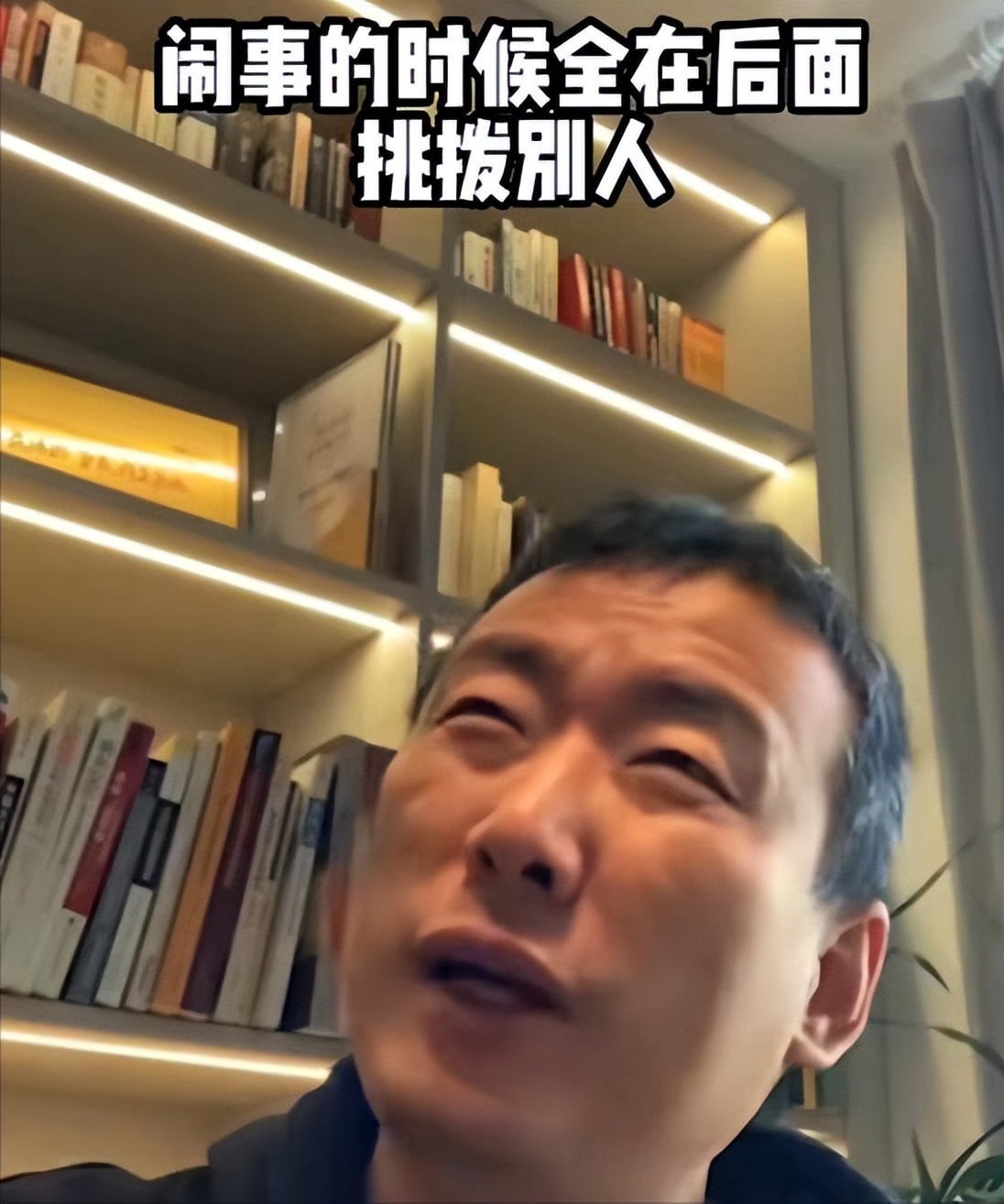 储殷教授是毕业于中国人民大学的博士,因为一档辩论的综艺节目走红