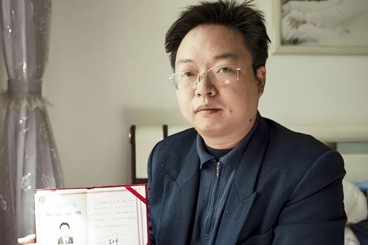 曾经的理科状元清华高材生,因走错一步回乡做保安,从不去同学会