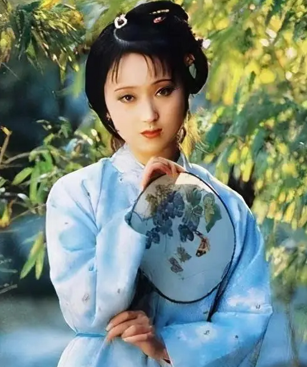 2007年,陈晓旭患上乳腺癌病重,弥留之际,她给好友周岭打去电话,她想要