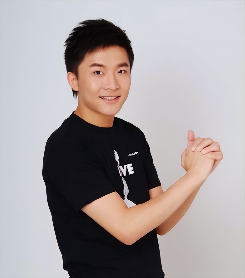 边策:26岁成央视主持,32岁选择结束生命,留母亲一人于人间