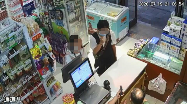 推荐|13岁女孩第一次独自回家，被人骗一大笔钱！可父母和警察却说：你做的没错