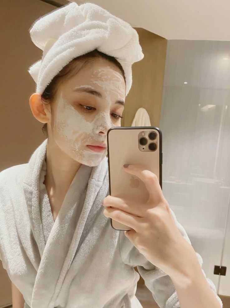化妆师爆料韩国女明星全素颜出镜,皮肤状态超棒,怪不得是顶级美女