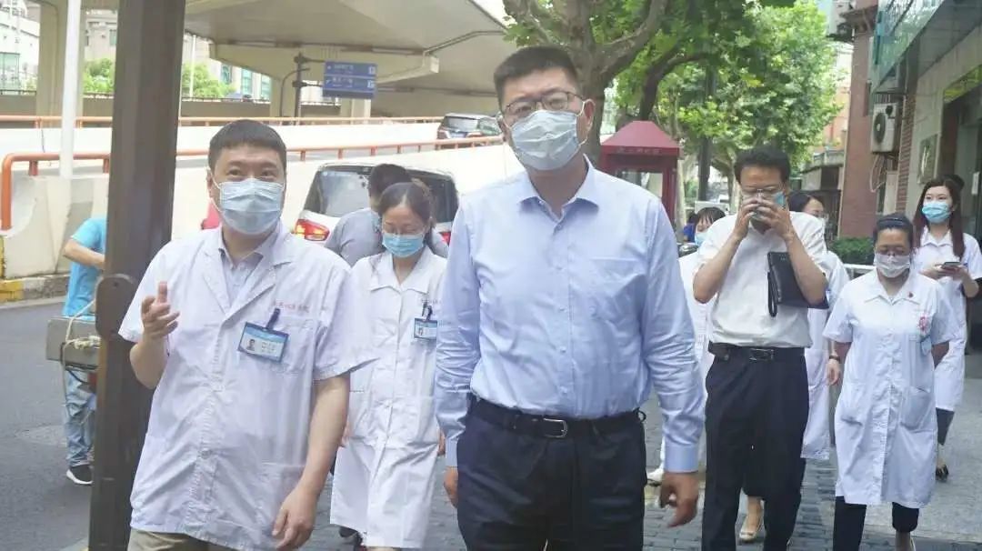 【调研】区委常委,统战部部长沈权一行赴委属两家社区卫生服务中心