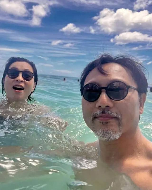 羡慕!知名港星苏玉华晒近况,与圈中老公豪掷30万环游世界108天