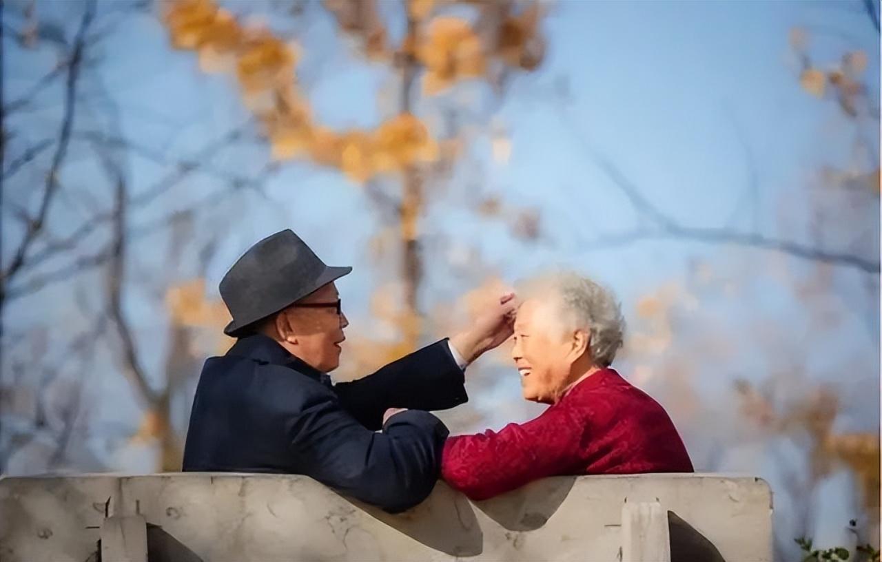 人老了,千万别轻易向这"四种人"低头,说得真好