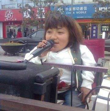 东北瓷娃娃李喜梅,身高只有80厘米却笑对人生,如今身家千万