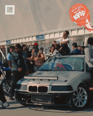 除此之外,另一双鞋底有着travis scott厂牌字样的倒钩也曝出了整体