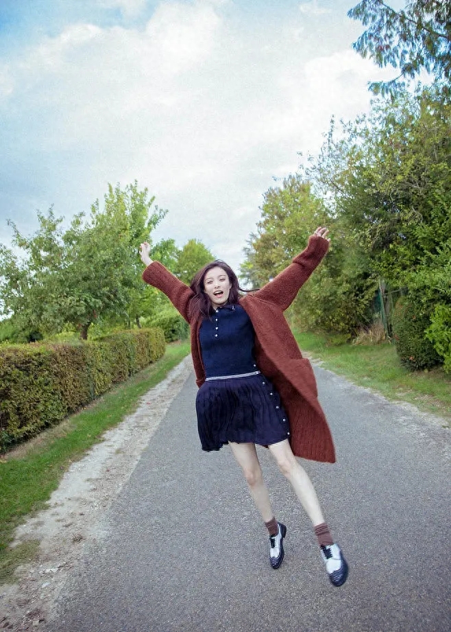 的成名,倪妮迅速成为演艺圈的当红女星,接连参演了《杀戒》,《我想和