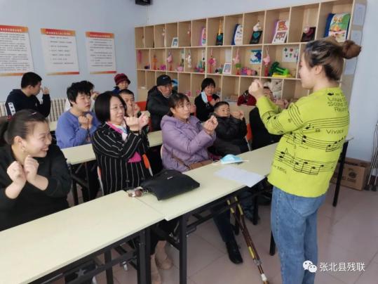 张北县残疾人温馨家园开展手语"唱"国歌活动