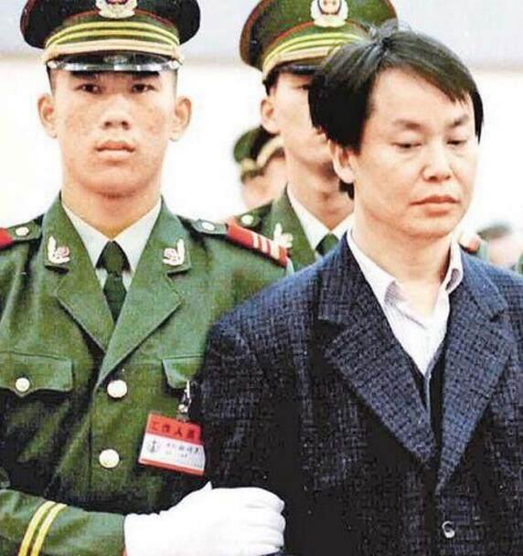 梅艳芳北京开演唱会,遭臧天朔怒扇两耳光,陈耀兴让他差点被销户