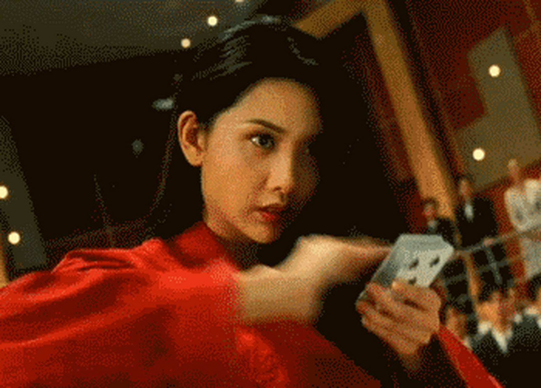 这个一眼万年的镜头出自周润发主演的《赌神2》 邱淑贞在里面饰演的