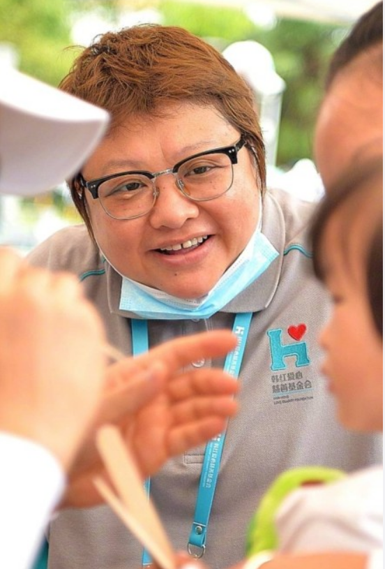 韩红不去支援被点赞,张杰力挺上海反惹众怒:我们要菜