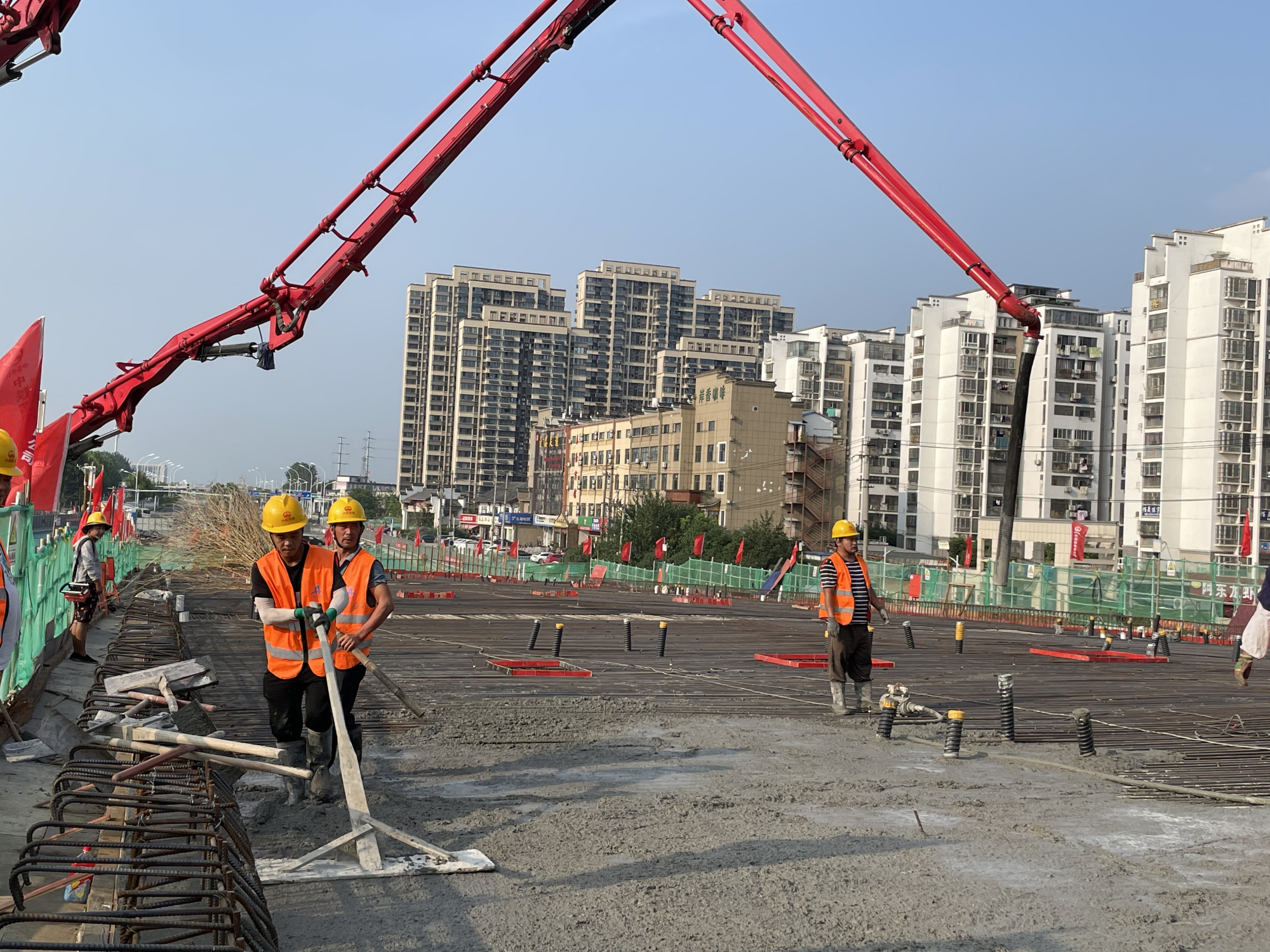 合肥文忠路主线高架桥首联现浇梁顺利浇筑