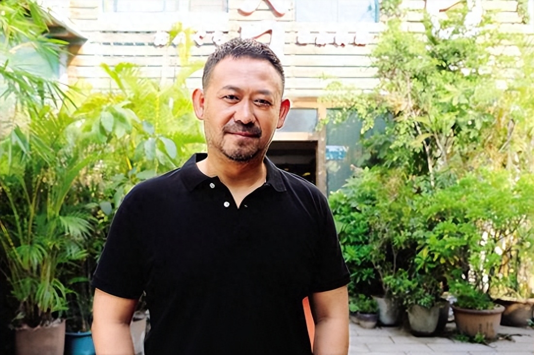 姜武:不同于花心哥哥姜文,37年只爱一人,与妻子恩爱如初