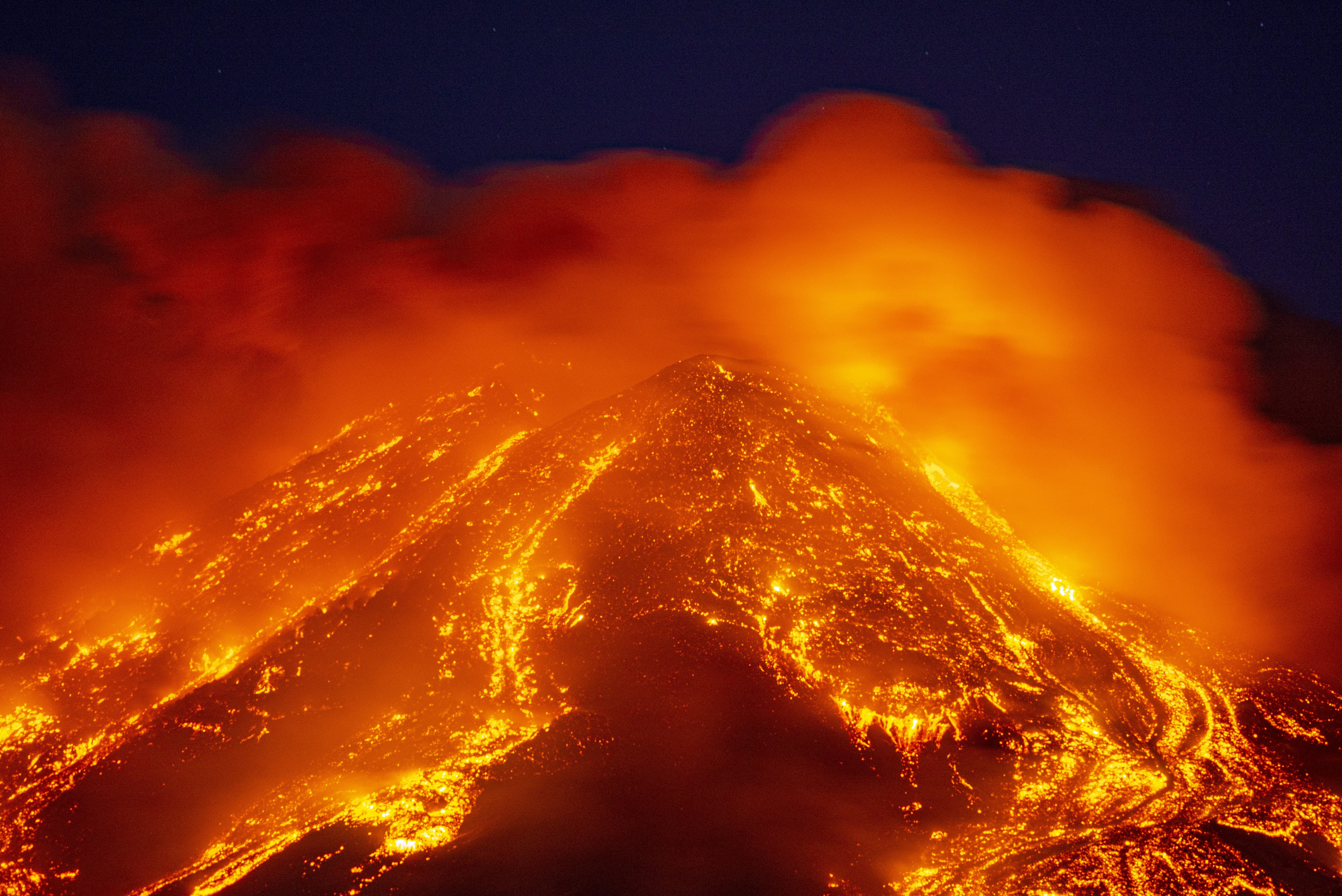 火山爆发高清壁纸图片