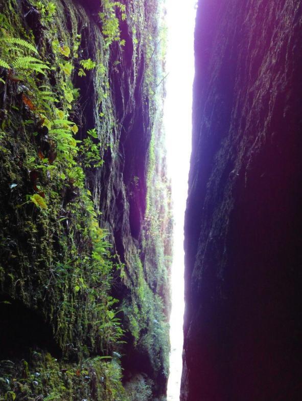 天下第一湖山,水上丹霞百里湖山