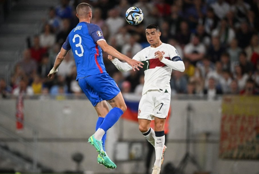 1:0却让c罗很是尴尬!红牌动作 评分全队最低,欧洲杯主力踢没了