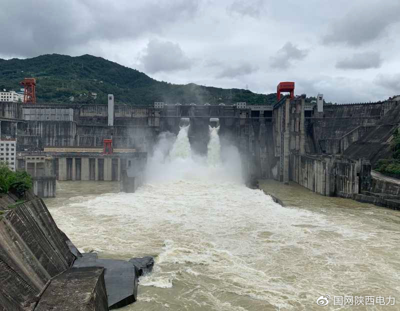 安康水电厂：今年首次开闸泄洪