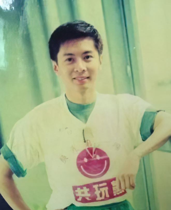 回顾富少何宝生:放弃百亿家产,38岁遁入空门,凌晨3点起床诵经