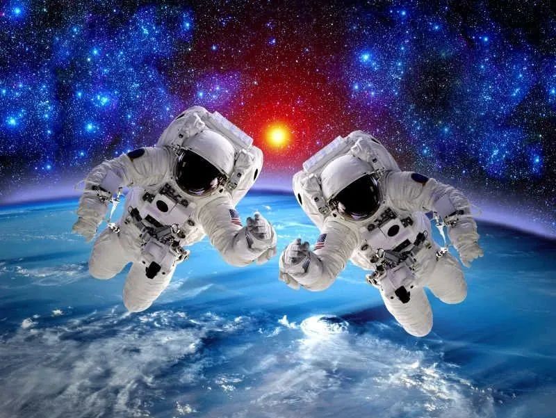 宇航员在太空中是怎么拉屎的?拉出来的"便便"不会到处飘散吗?