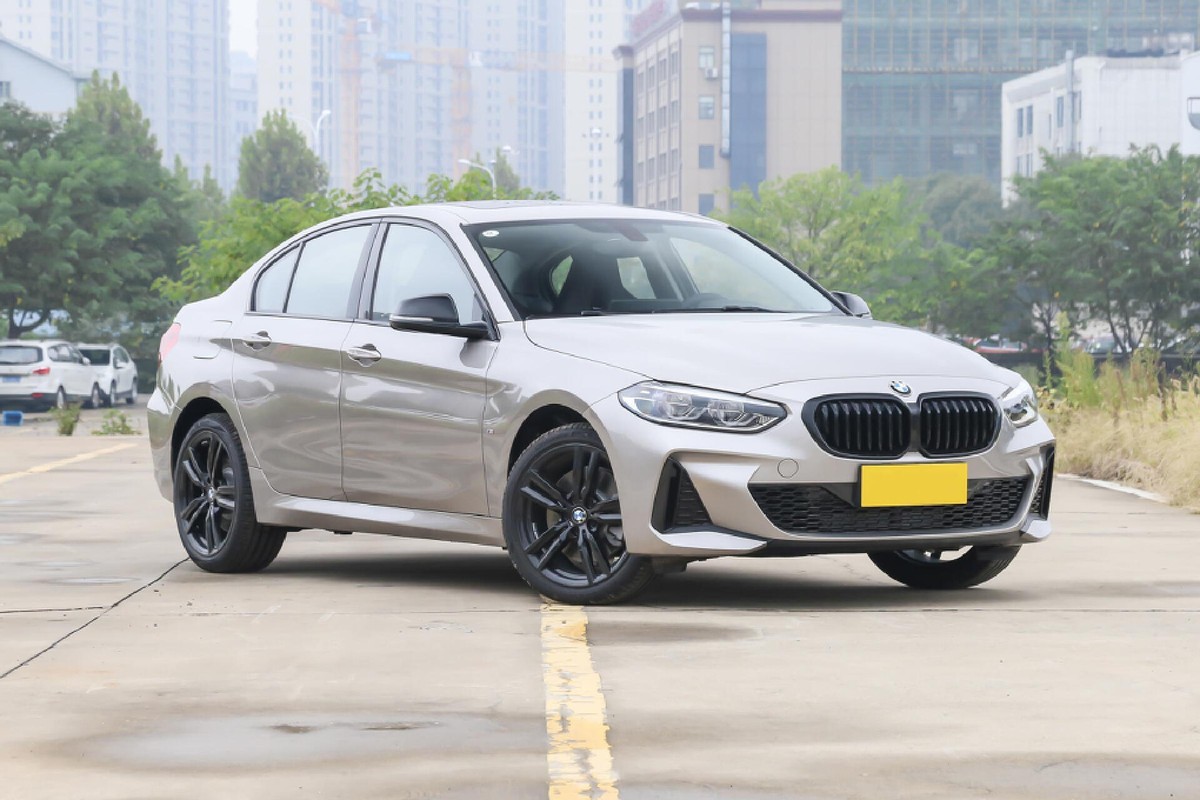 20万出头就能买的宝马车,4门5座设计,油耗低至5.4l,带你看1系