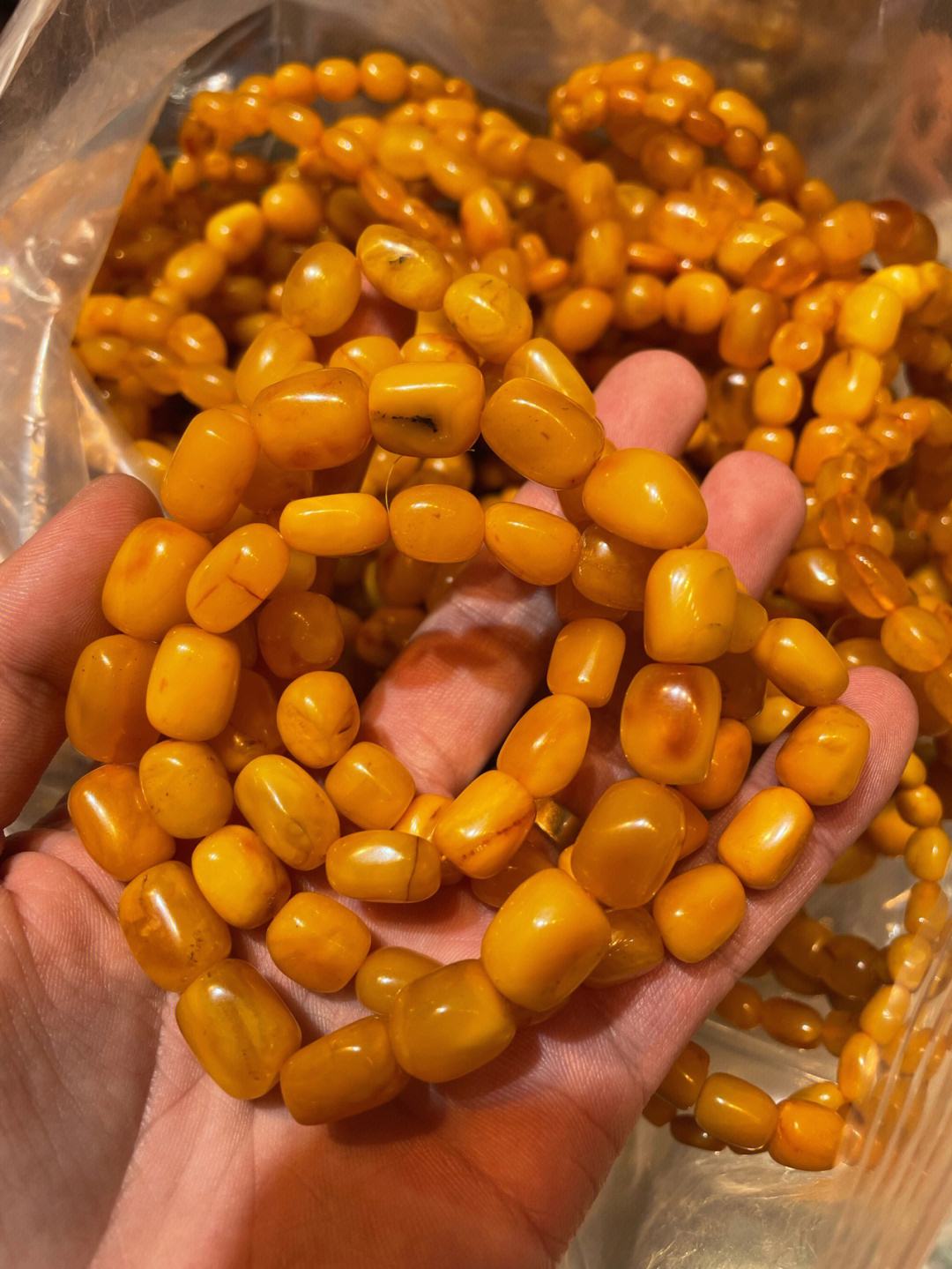 烤色蜜蜡的鉴别方法