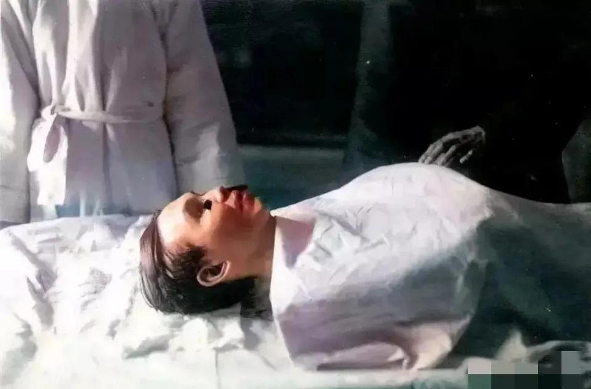 1926年,北京,邵飘萍烈士的最后遗容,他因为反对军阀而被残忍杀害.