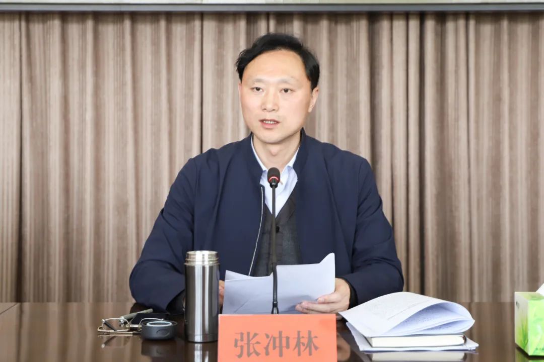 区委书记张冲林主持召开区委理论学习中心组(扩大)学习会