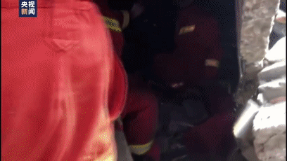 热点|山西一饭店坍塌,父亲护住孩子双双遇难,消防员忍痛将他们分开