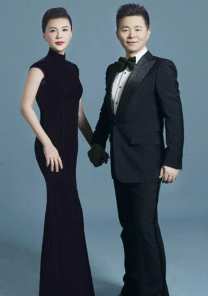 回顾王宏伟娶小13岁娇妻44岁喜当爸用孝心托起母亲的晚年生活