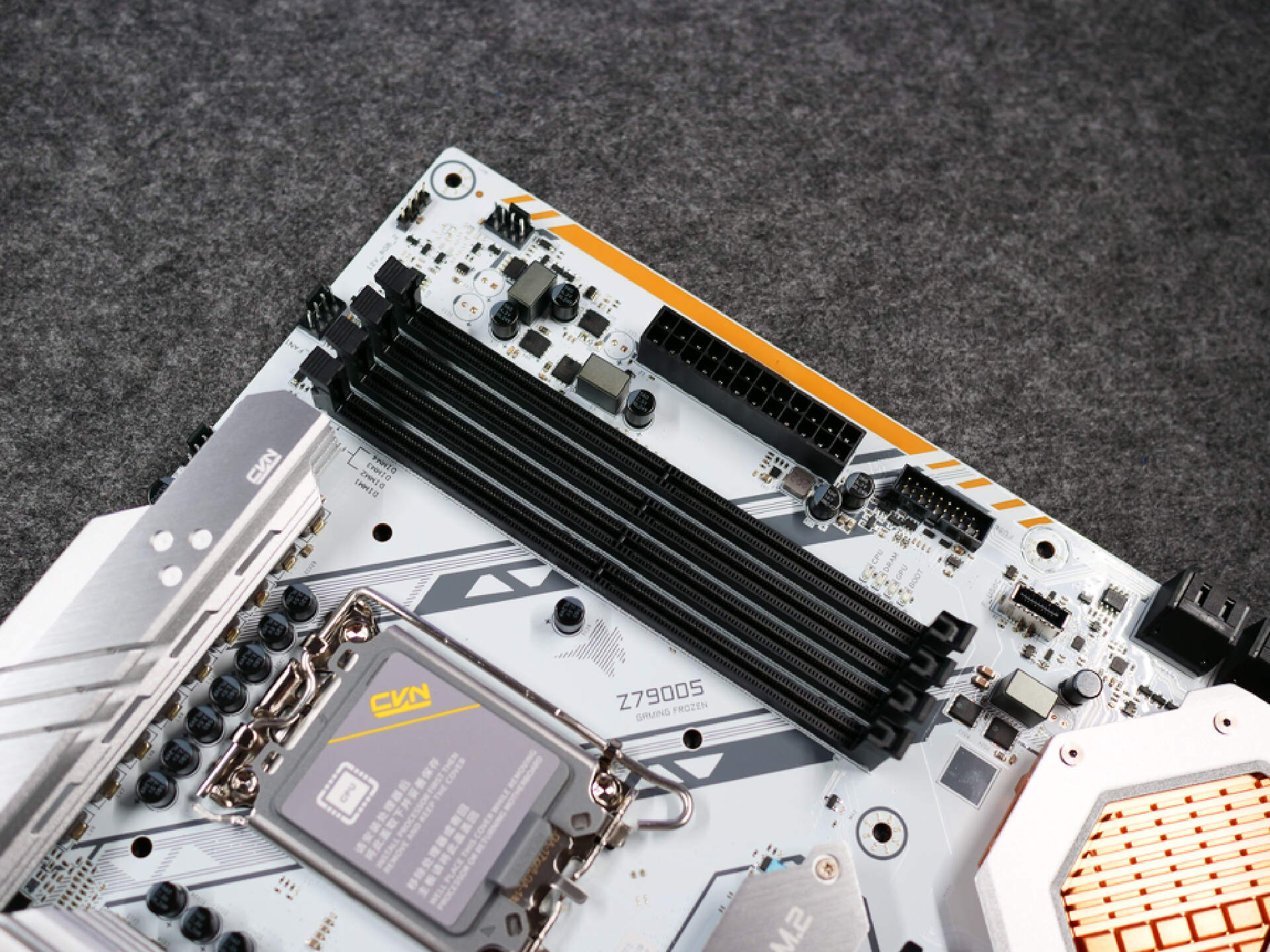 颜值性能俱佳七彩虹cvn银翼ddr5内存