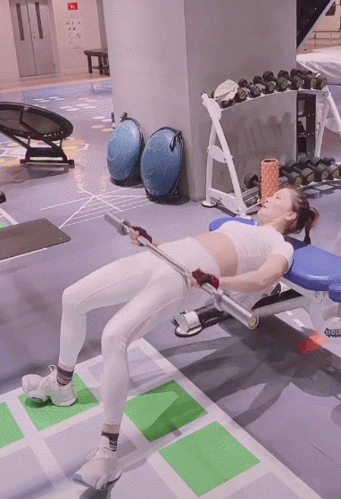 爱美女生健身喜欢练什么?臀部训练是首选,4个动作让你练出翘臀