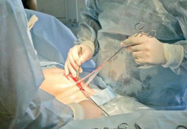 别被骗了,看女人刚生完娃真实的样子,产后20天的肚子令人心酸