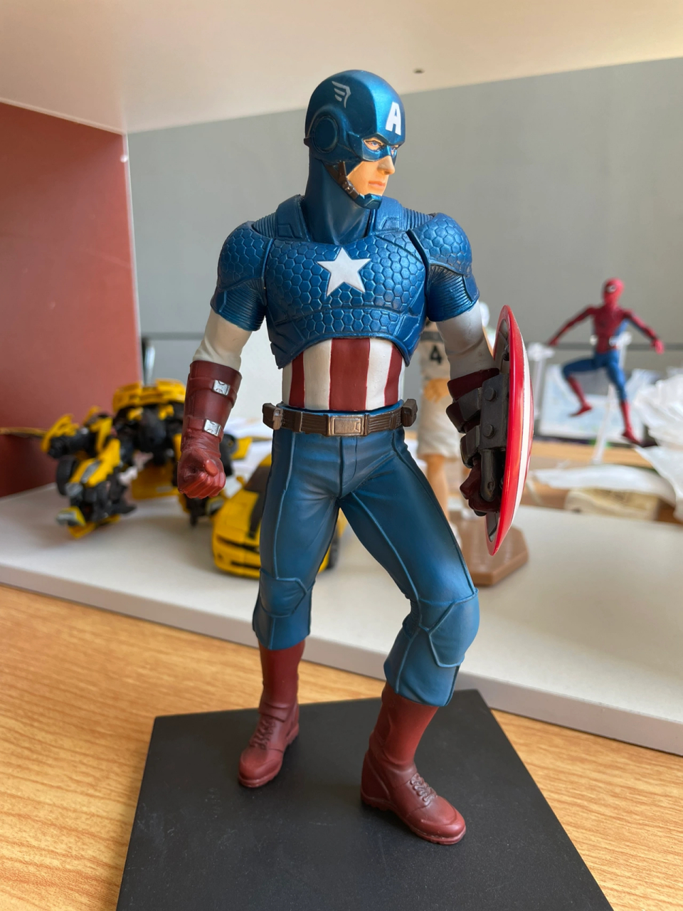 漫威 美国队长 美国队长1:6可动人偶,还原其标志性的红白蓝服装配色和
