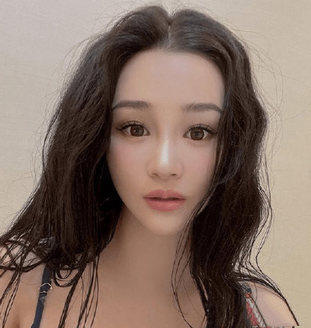 陈昱霖晒与小男孩亲密合照,甜蜜称呼对方为儿子,关系惹网友猜疑