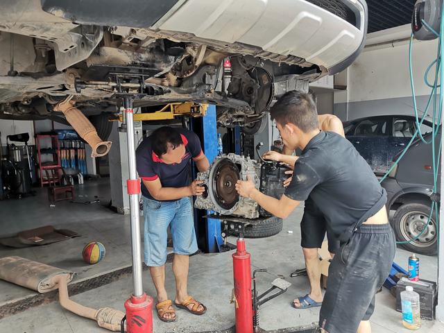 外地司机慈利修车疑遇"黑店",小车交付后"抛锚"高速