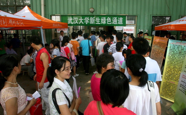 校园:大一新生入学,揭开了太多家庭的无奈和自卑?