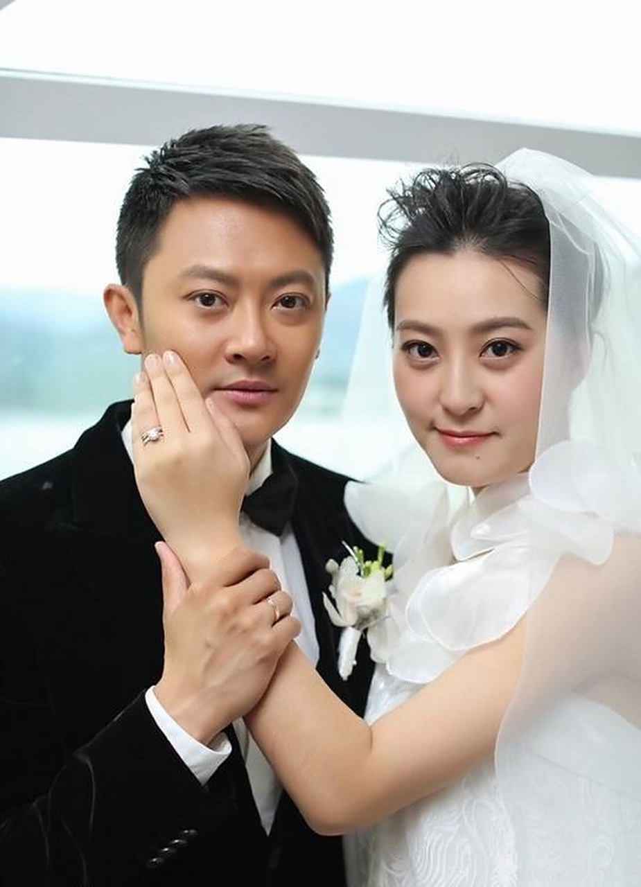 2015年,印小天斥资400万元迎娶老婆哈琳娜.