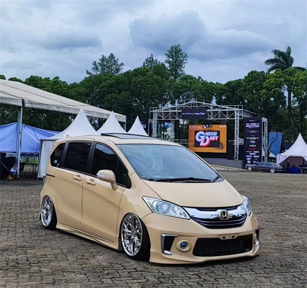 低趴 潮流 本田飞度改装airbft气动避震