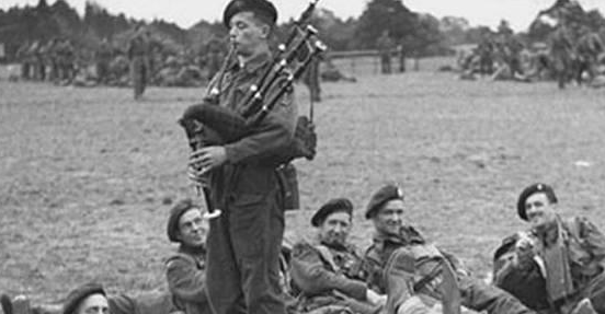 二战疯子杰克,仅用长剑长弓在战场上冲锋杀敌,还能屡立战功