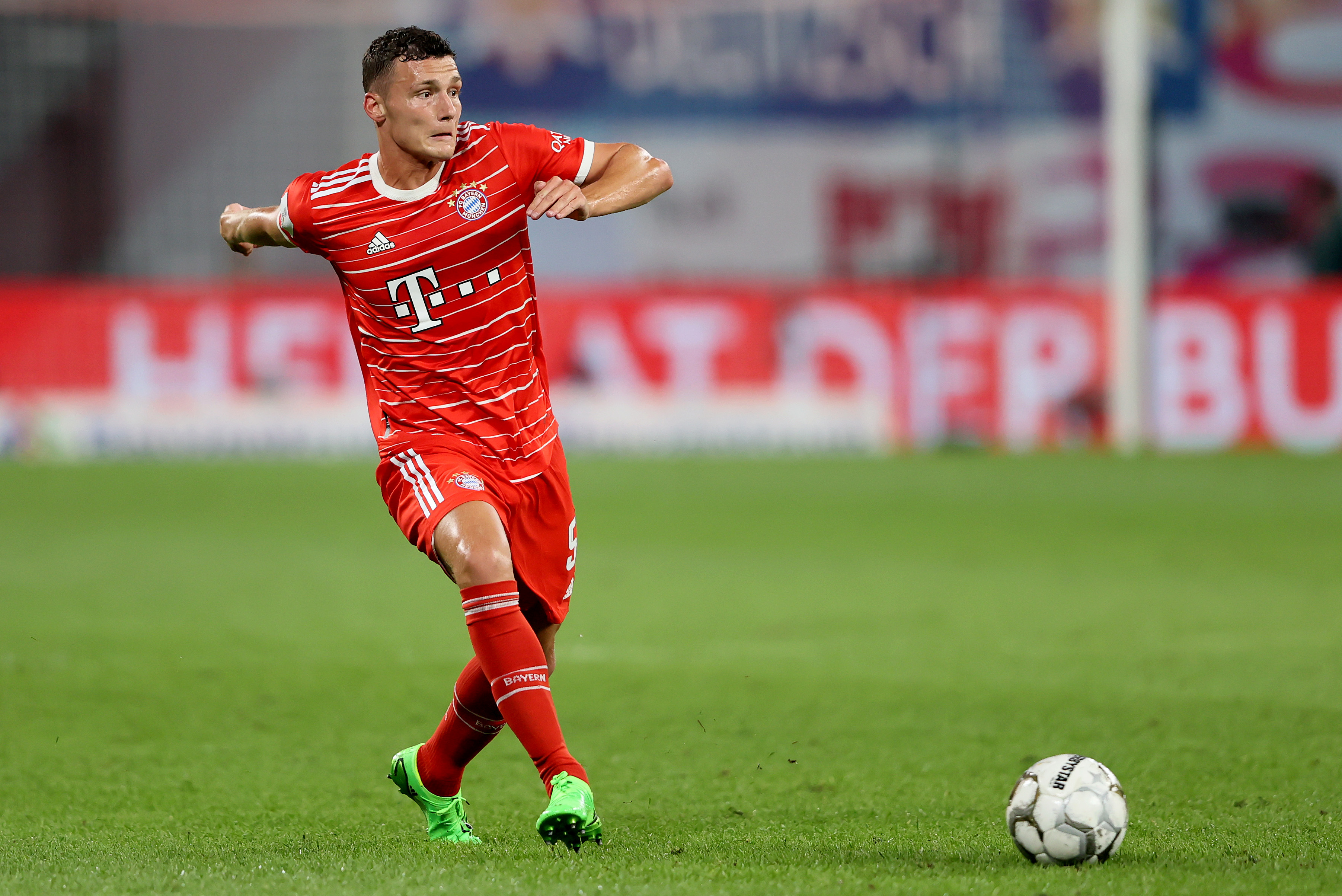 帕瓦尔加盟国米!拜仁后卫无缘曼联,确认加盟意甲,滕哈格后悔了