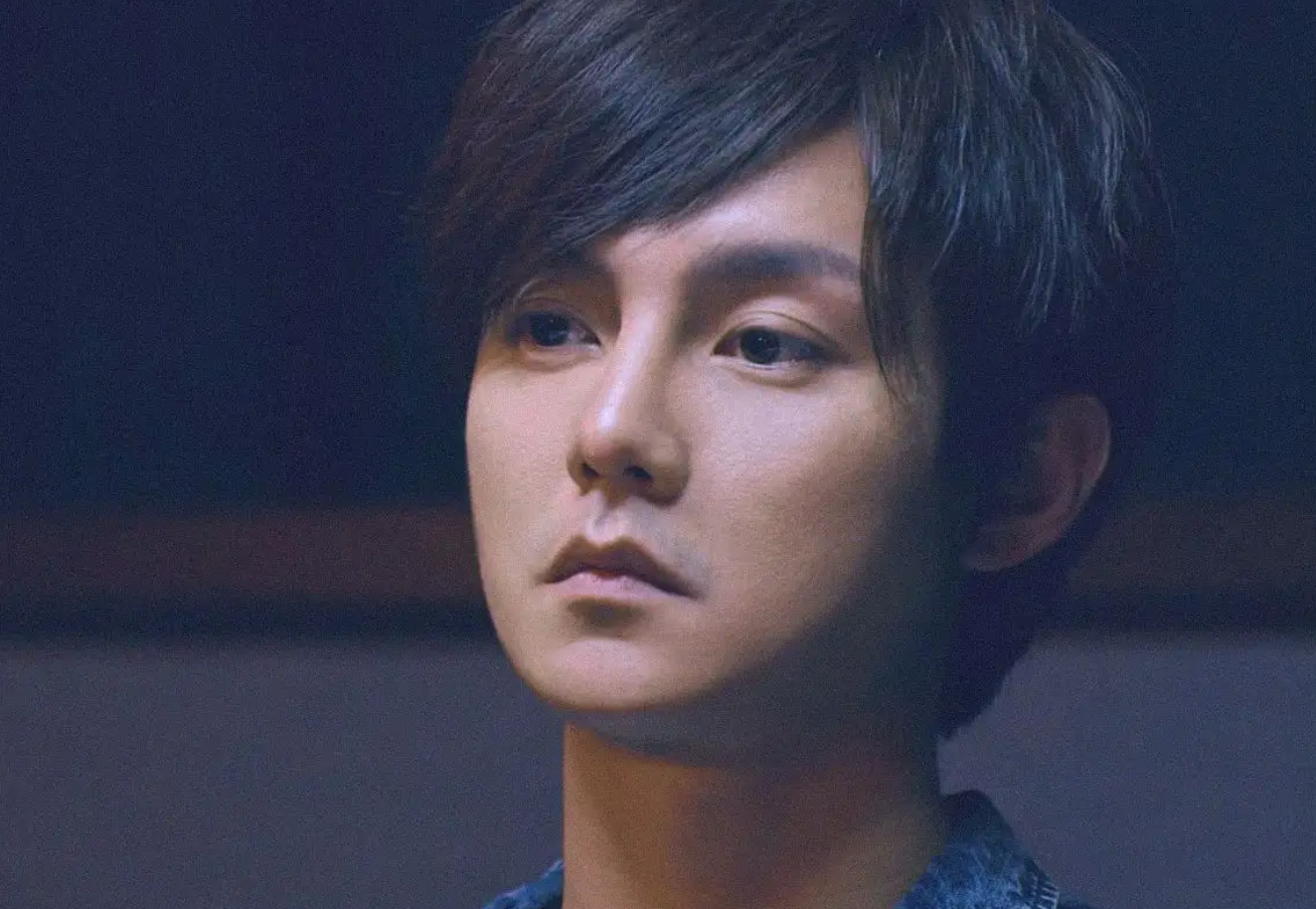 得不到秋雅,就变成秋雅?尹正中分发型撞脸秋雅,网友:逐渐娘化